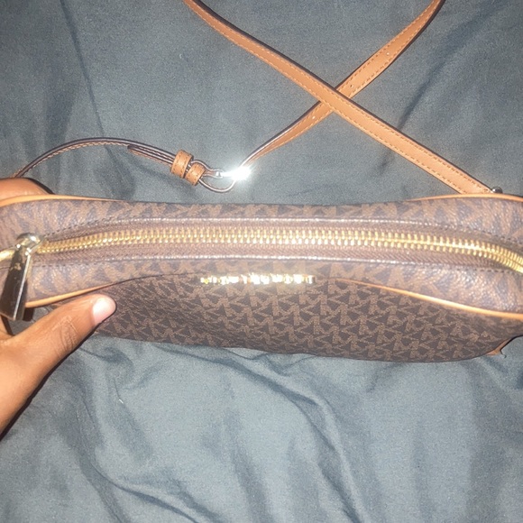 Micheal Kors purse - Picture 4 of 4